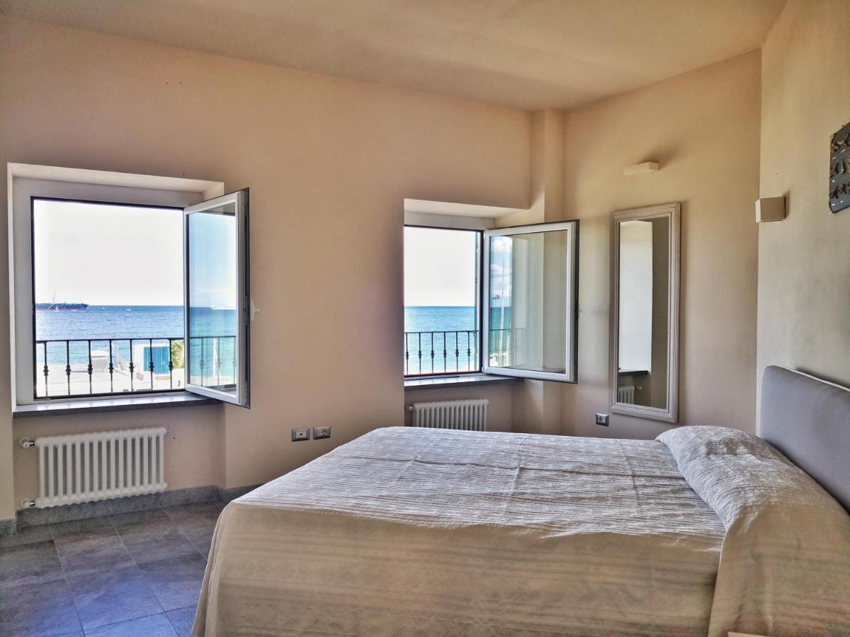 סאבונה Appartamento Deluxe Con Terrazza Sul Mare מראה חיצוני תמונה