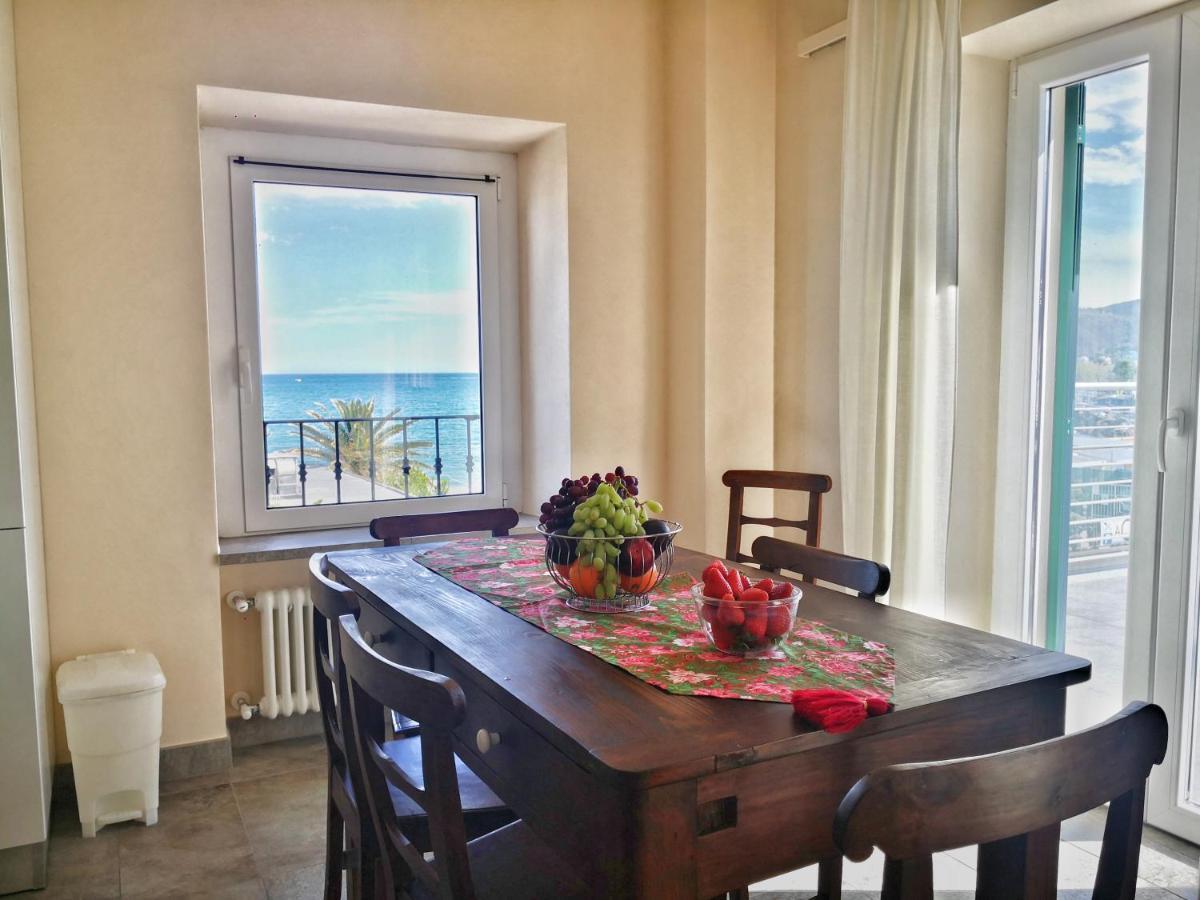 סאבונה Appartamento Deluxe Con Terrazza Sul Mare מראה חיצוני תמונה