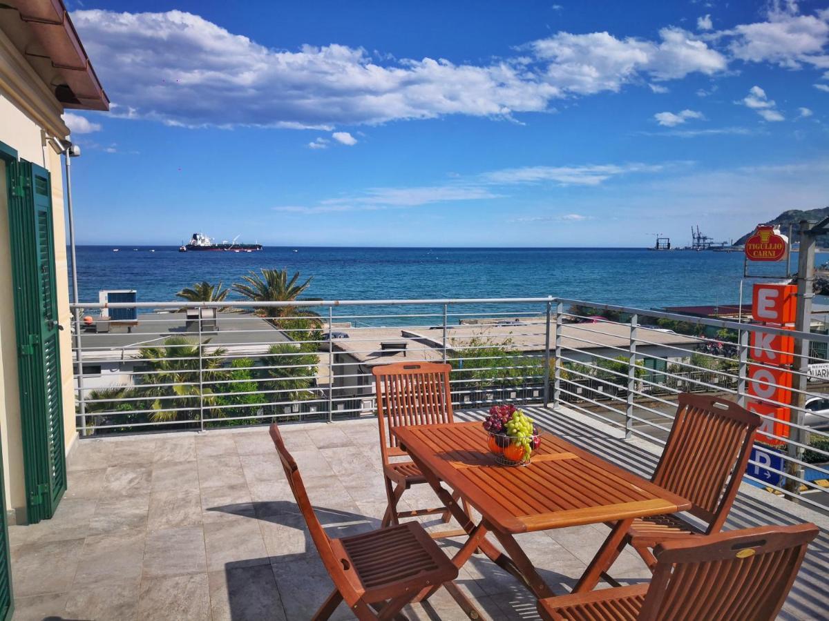 סאבונה Appartamento Deluxe Con Terrazza Sul Mare מראה חיצוני תמונה
