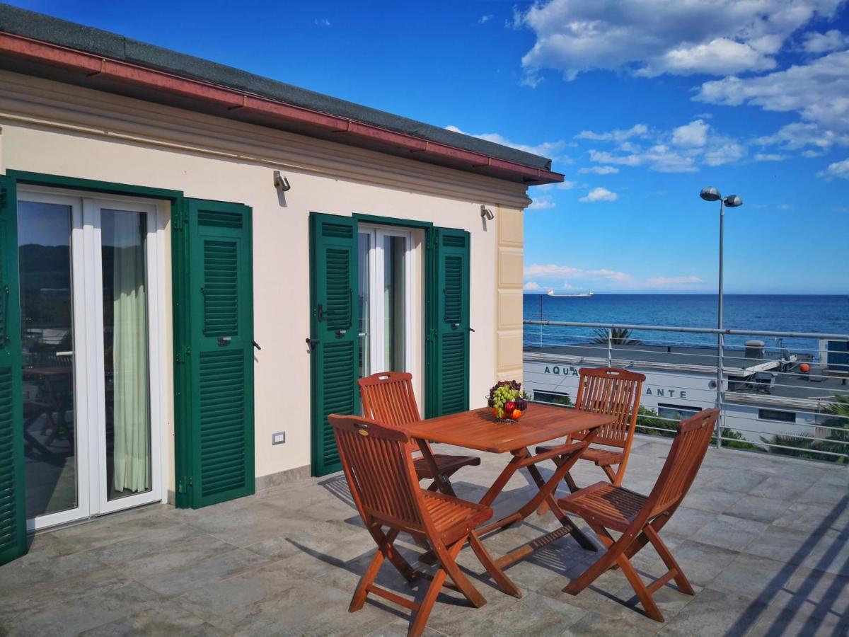 סאבונה Appartamento Deluxe Con Terrazza Sul Mare מראה חיצוני תמונה