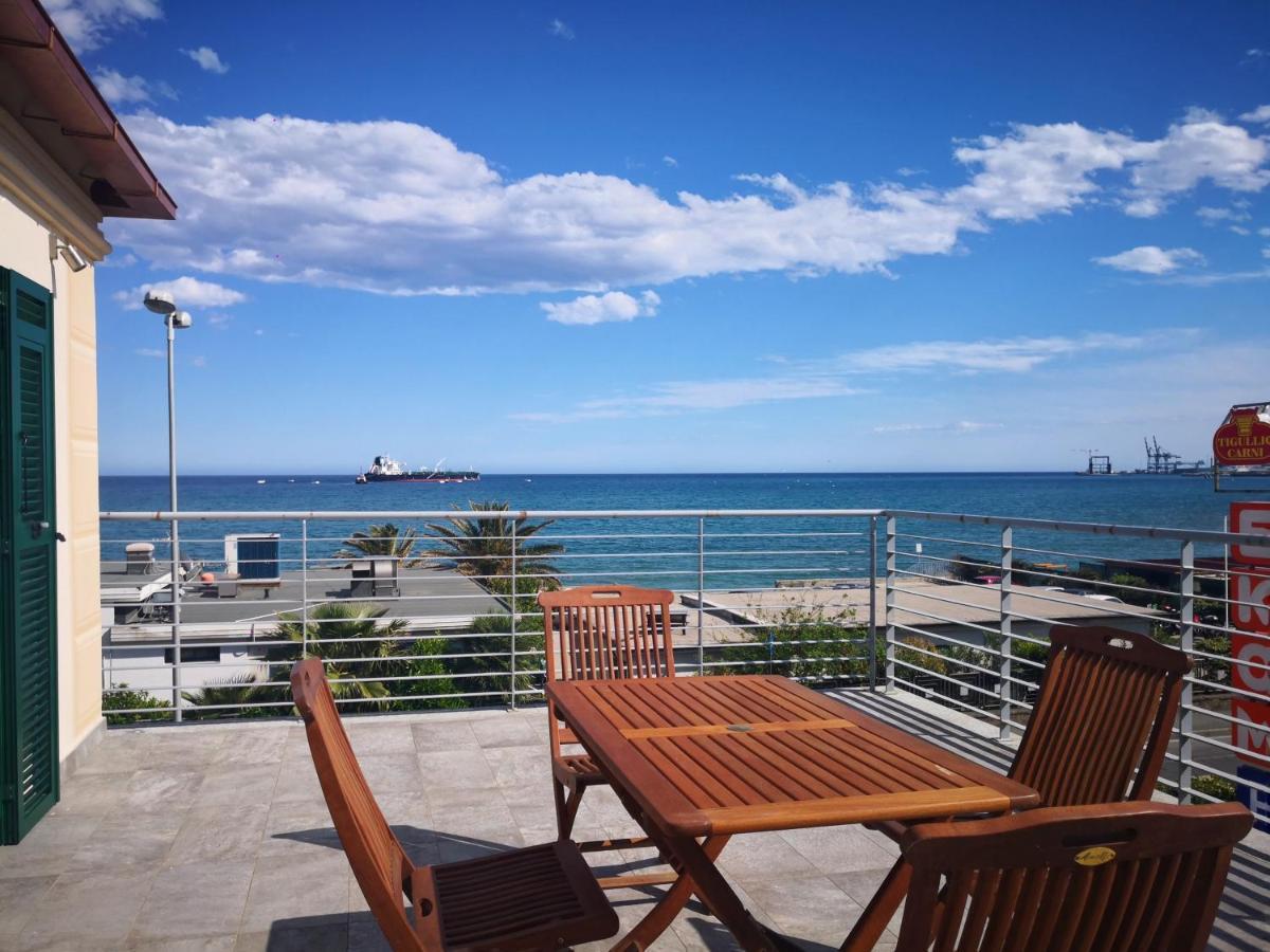 סאבונה Appartamento Deluxe Con Terrazza Sul Mare מראה חיצוני תמונה